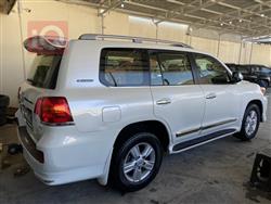 تۆیۆتا لاند کروزەر